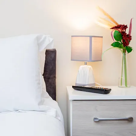 Families, Contractors, Business, Nec, Bhx, Airport Apartamento